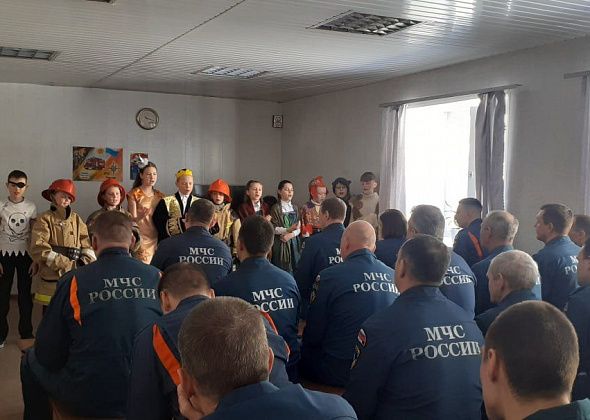 Карпинских пожарных наградили медалями «За отличие в ликвидации последствий ЧС»